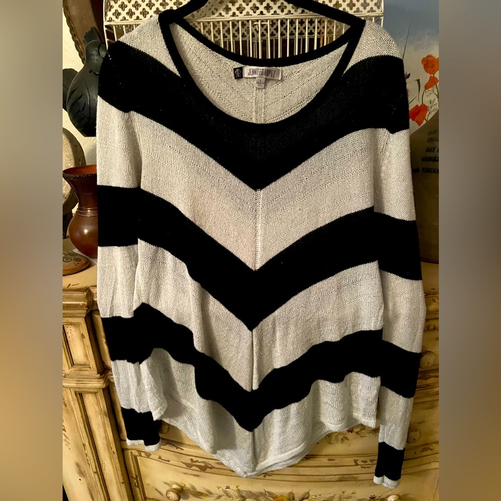 Jennifer Lopez lightweight tan and black sparkly sweater, size large